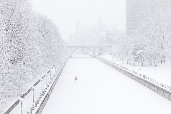 AE - Skater in Snow